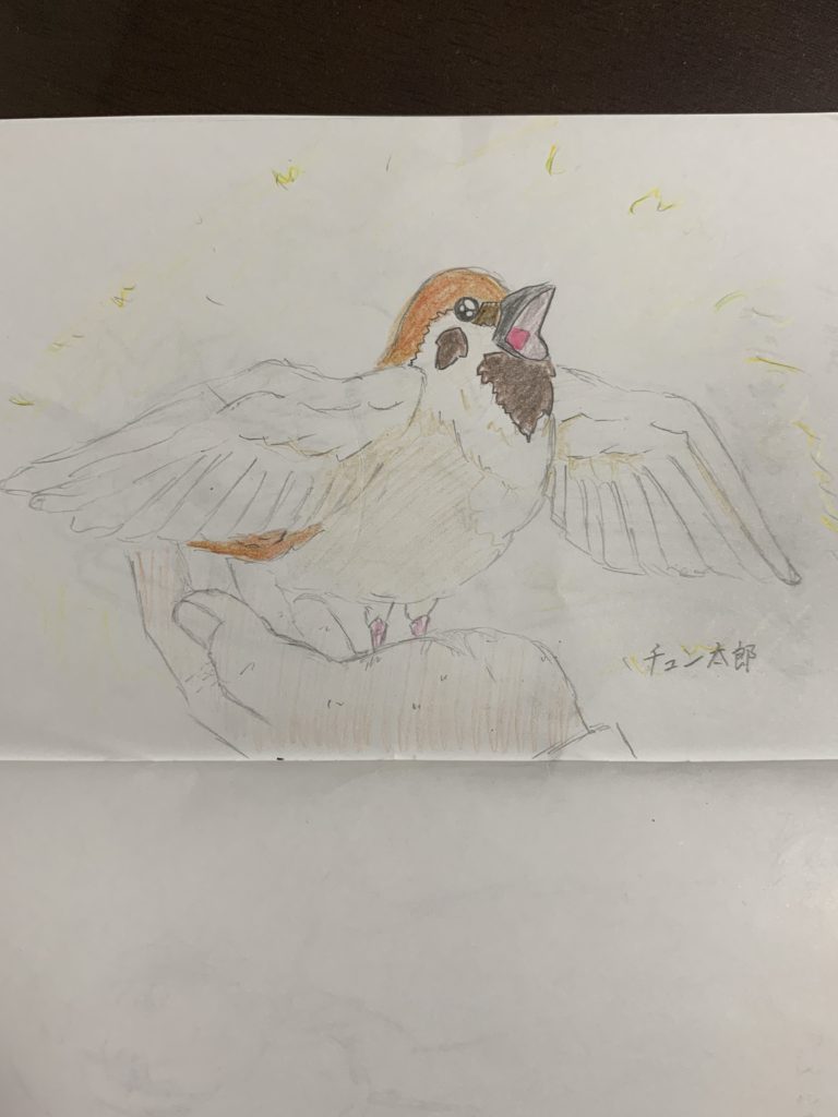 炭治郎の手にのっているチュン太郎