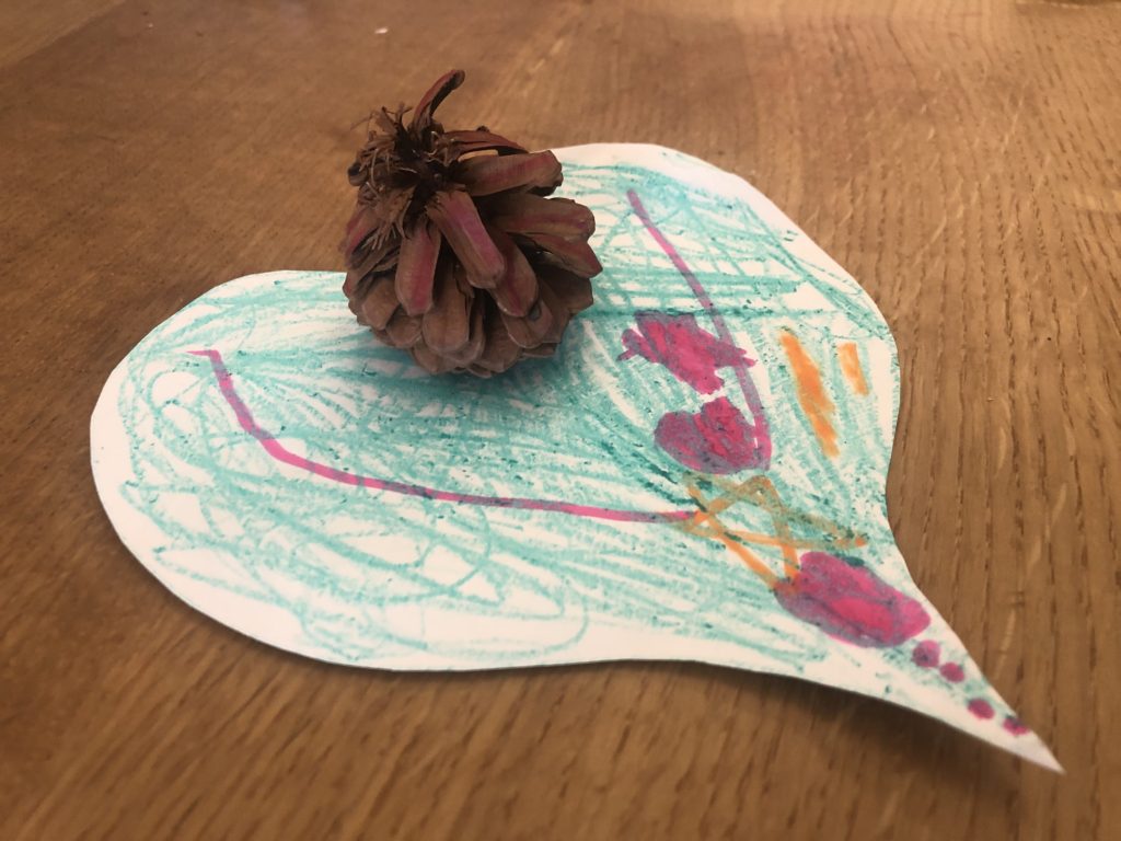 まつぼっくりとハート