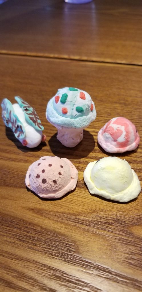 アイスクリームと雪うさぎ