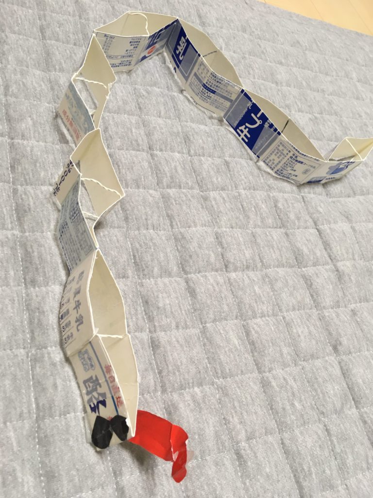 牛乳パックヘビちゃん