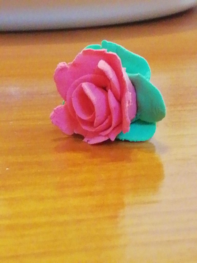 紙粘土の薔薇