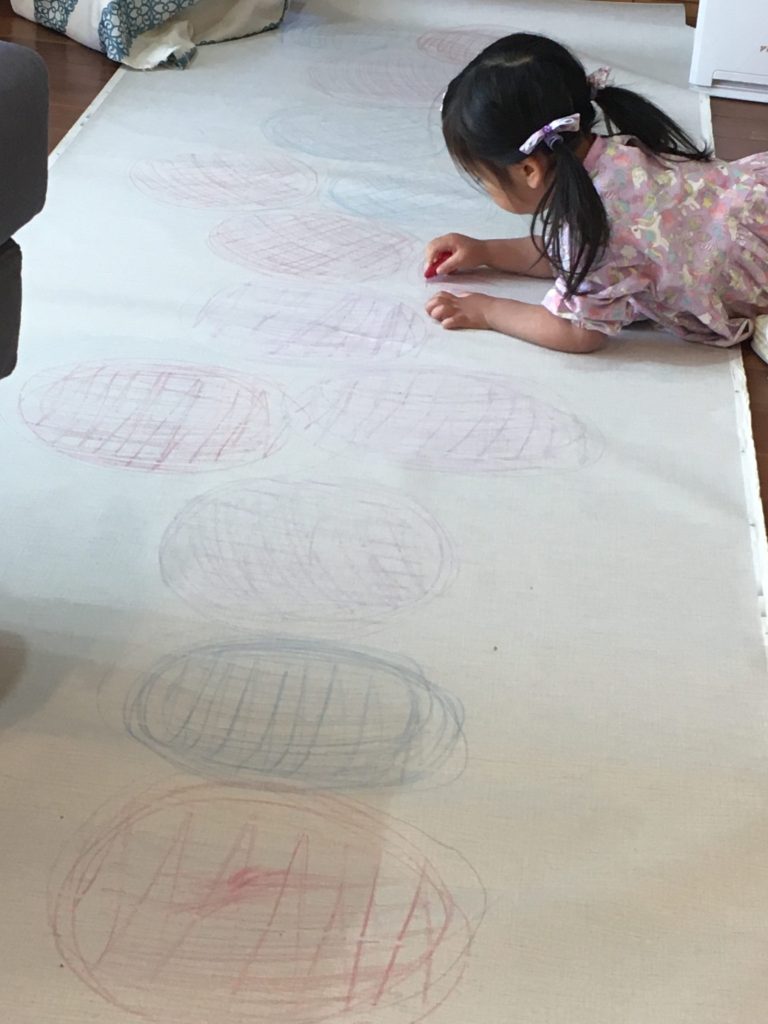 お家の中にカラフルけんけんぱ出現！