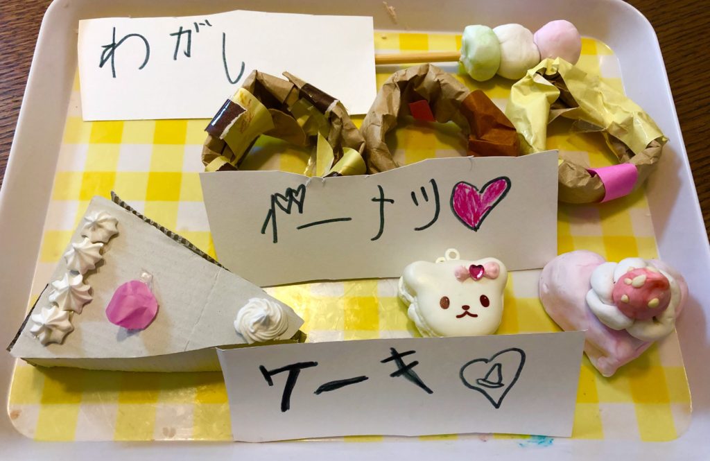 どっきんドーナツとお菓子いろいろ