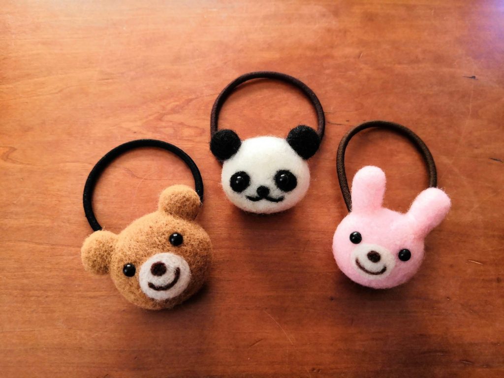 羊毛フェルトのヘアゴム