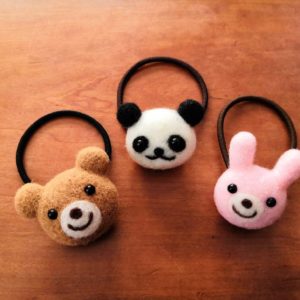 羊毛フェルトのヘアゴム