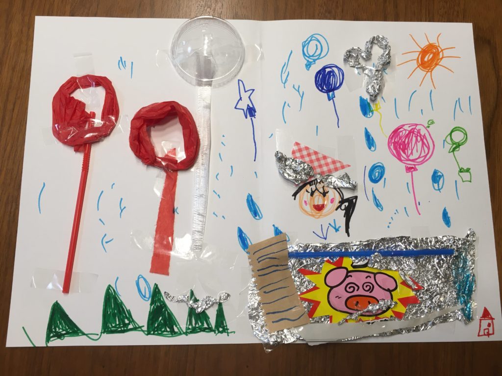 風船と遊んでいるところ