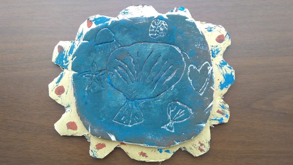 海の中の貝がらが化石になった