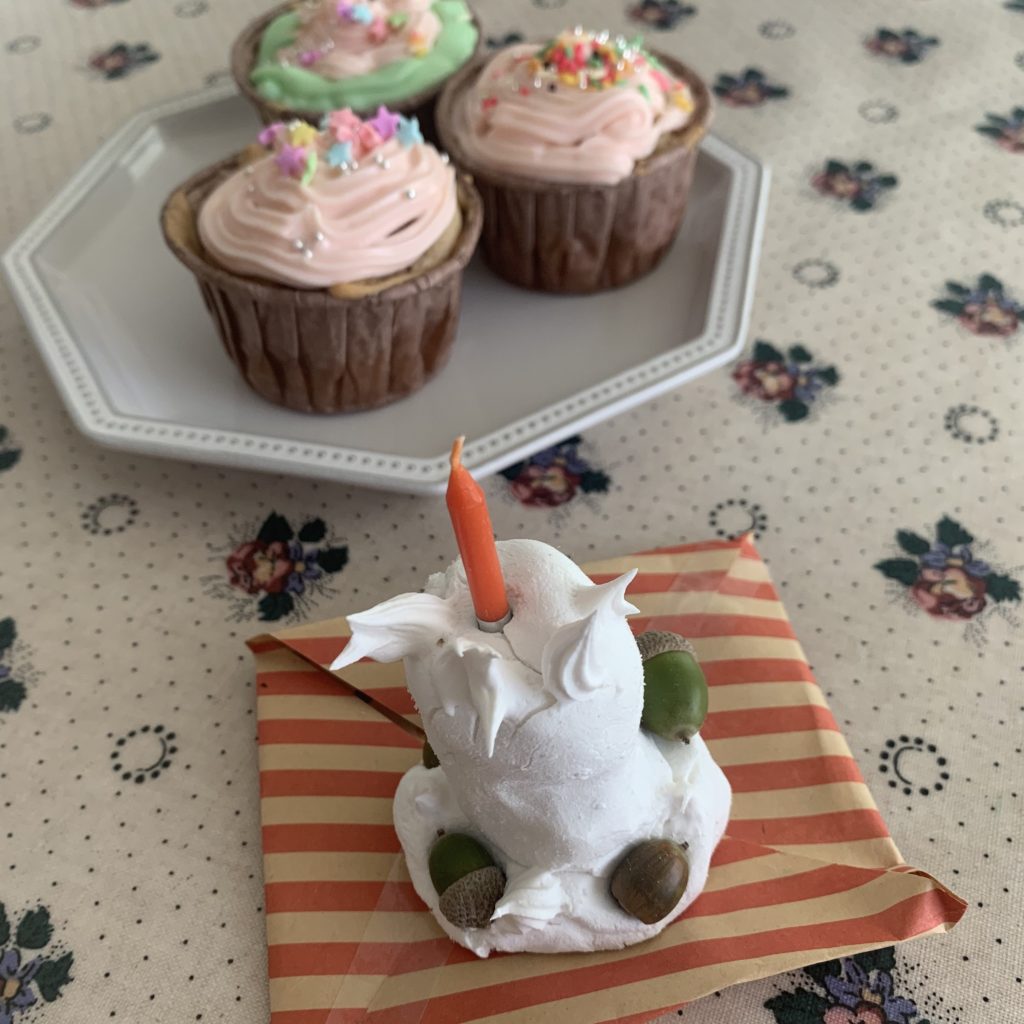 どんぐりケーキとカップケーキ