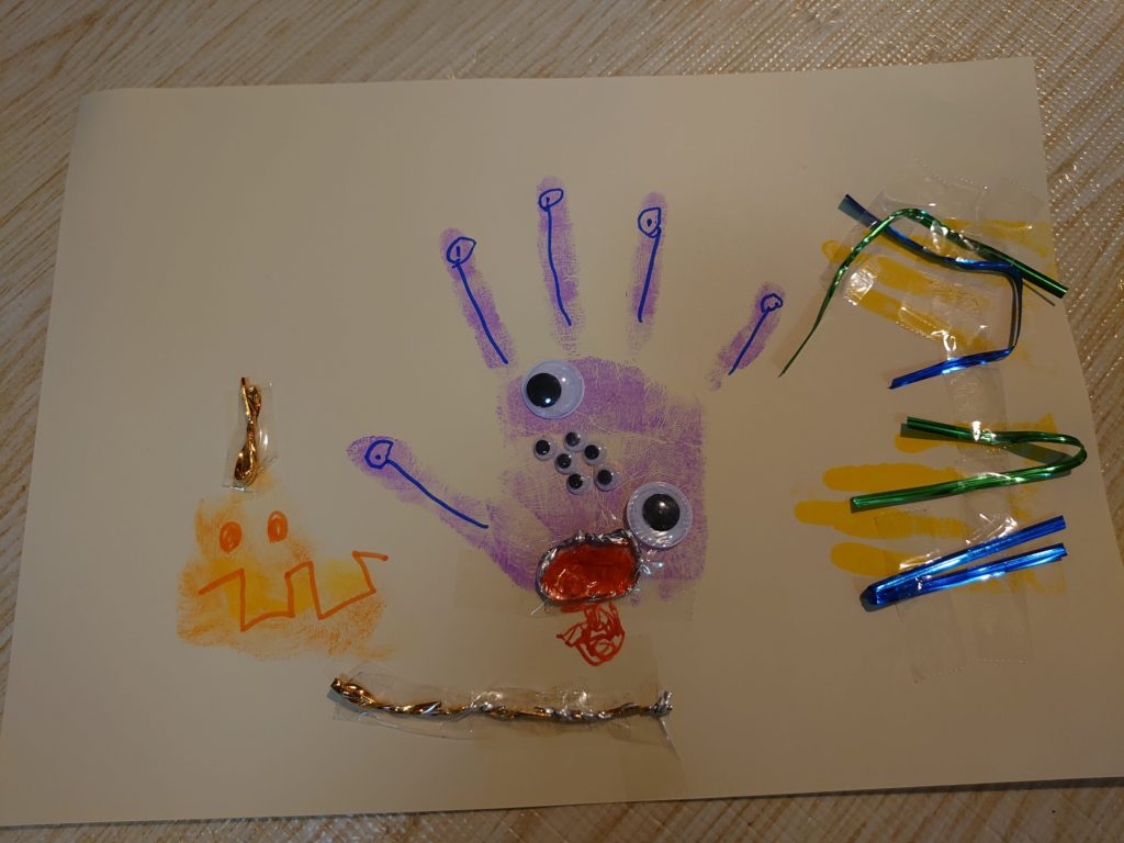 「めモンスター」手形アート