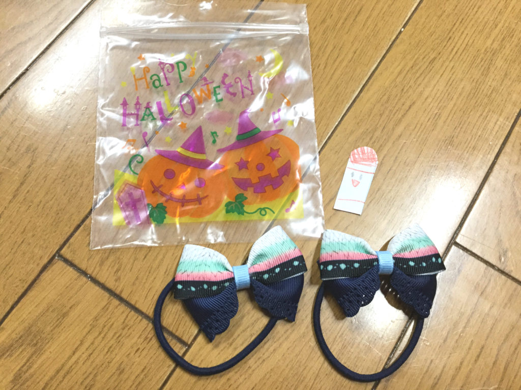 しのぶさんのヘアゴムとクレヨンちゃん　ハロウィンプレゼント
