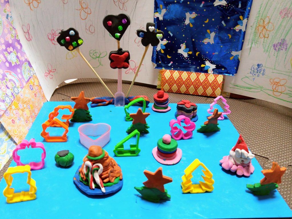 クリスマスケーキと生き物の世界