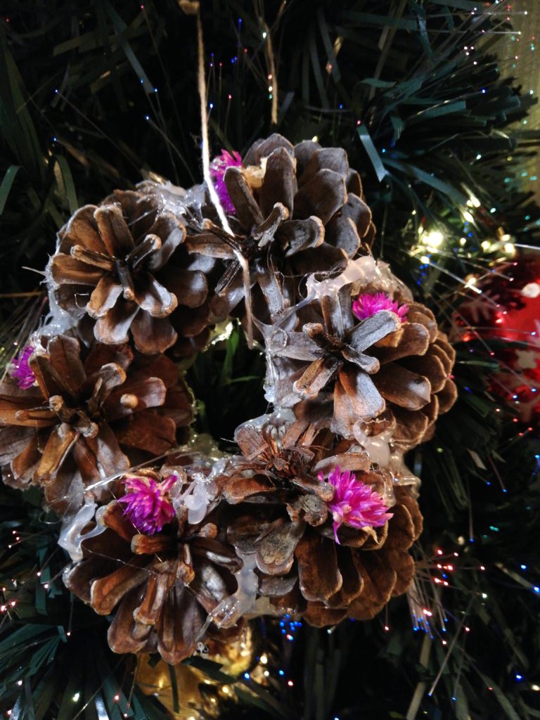 松ぼっくりリース