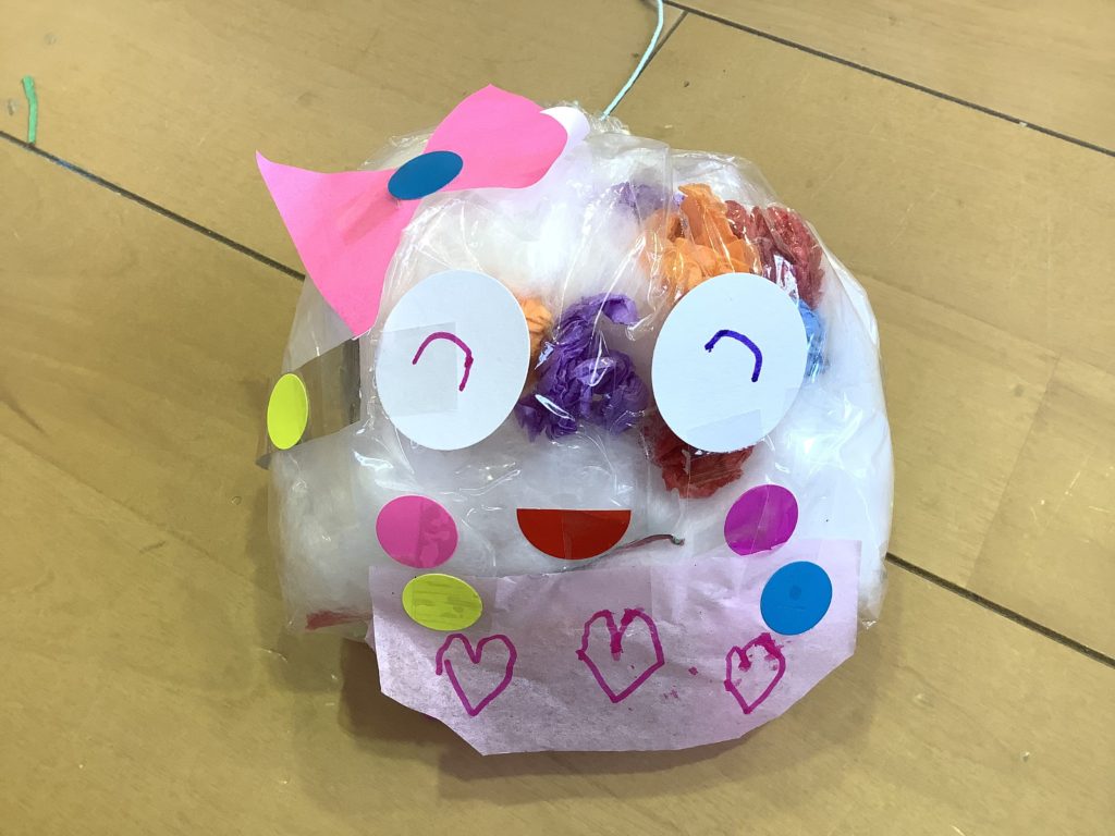 リボンやひもをつけて