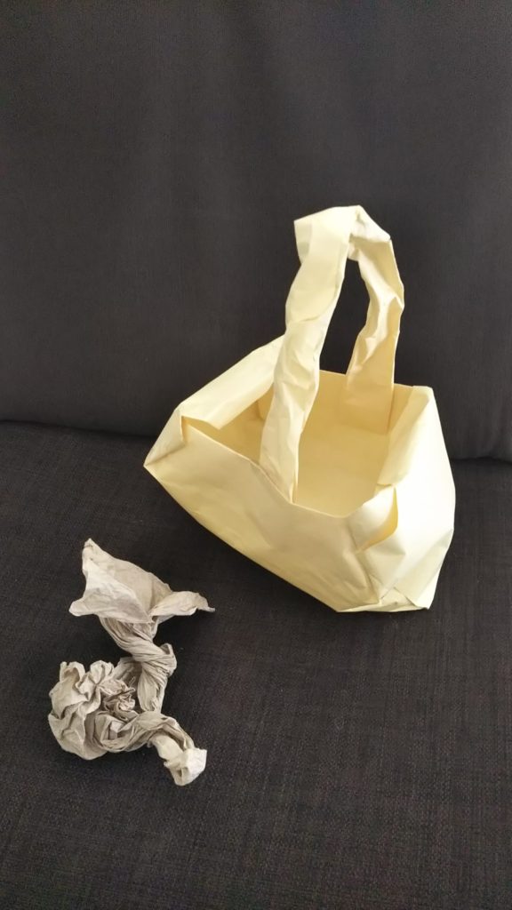 謎の生物&バック