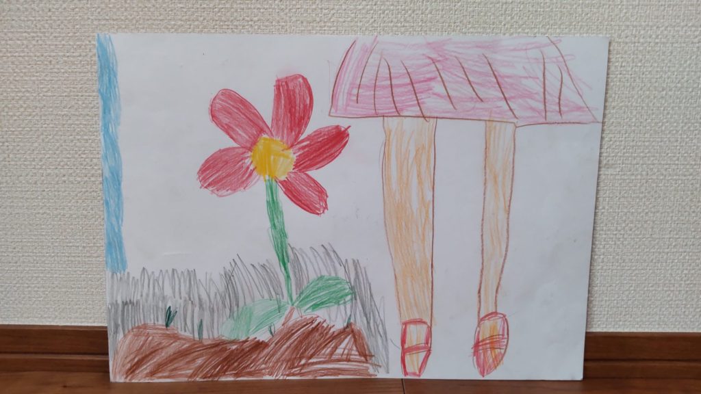 花をみている女の子