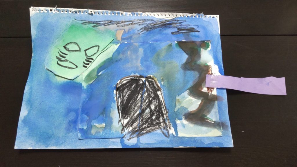 海に泳いでいるトラ