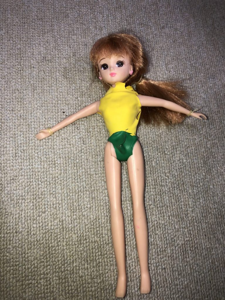 リカちゃんのパイナップル水着