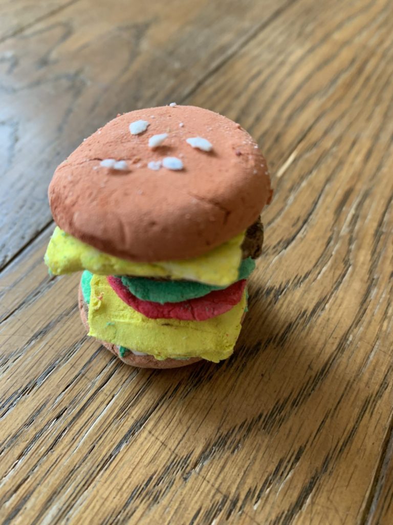 ねんどでつくったハンバーガー
