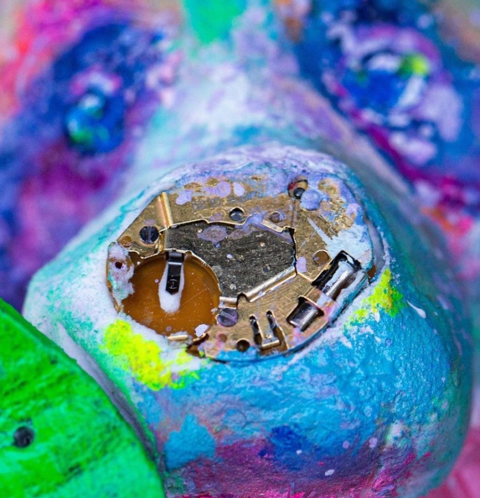 こわれた部品をつかって。