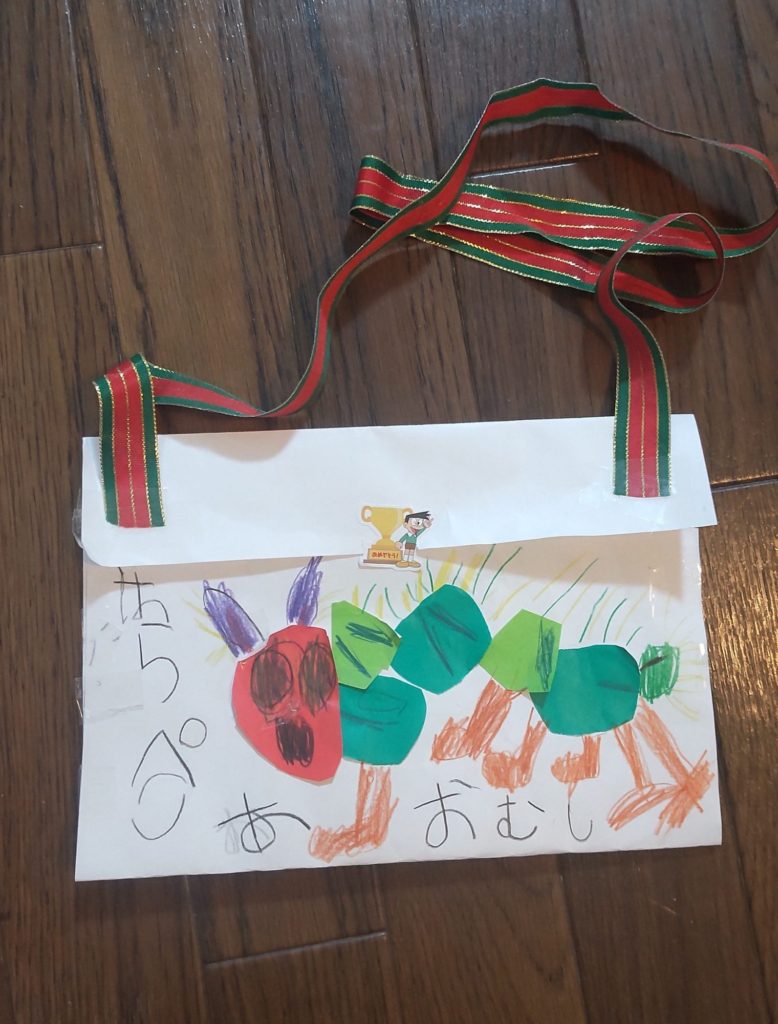 はらぺこあおむしバッグ