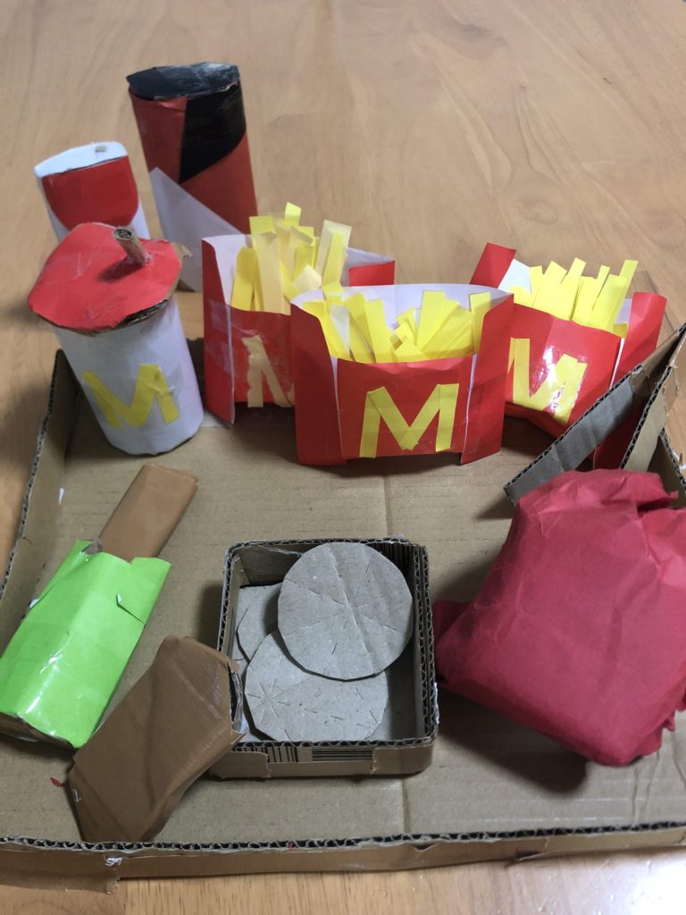 ダンボール工作！マック