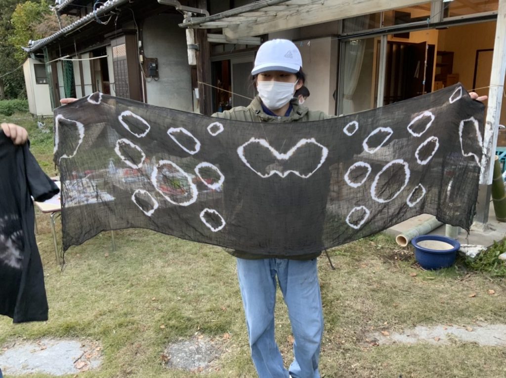 ザクロで草木染め