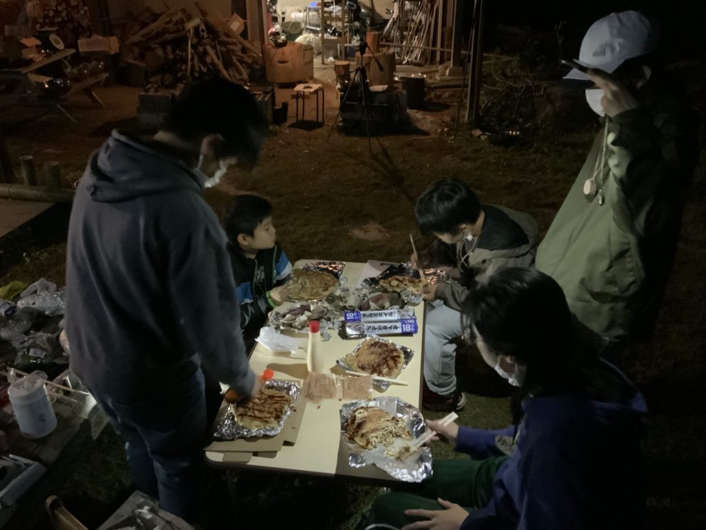 夕食はサトイモのお好み焼き