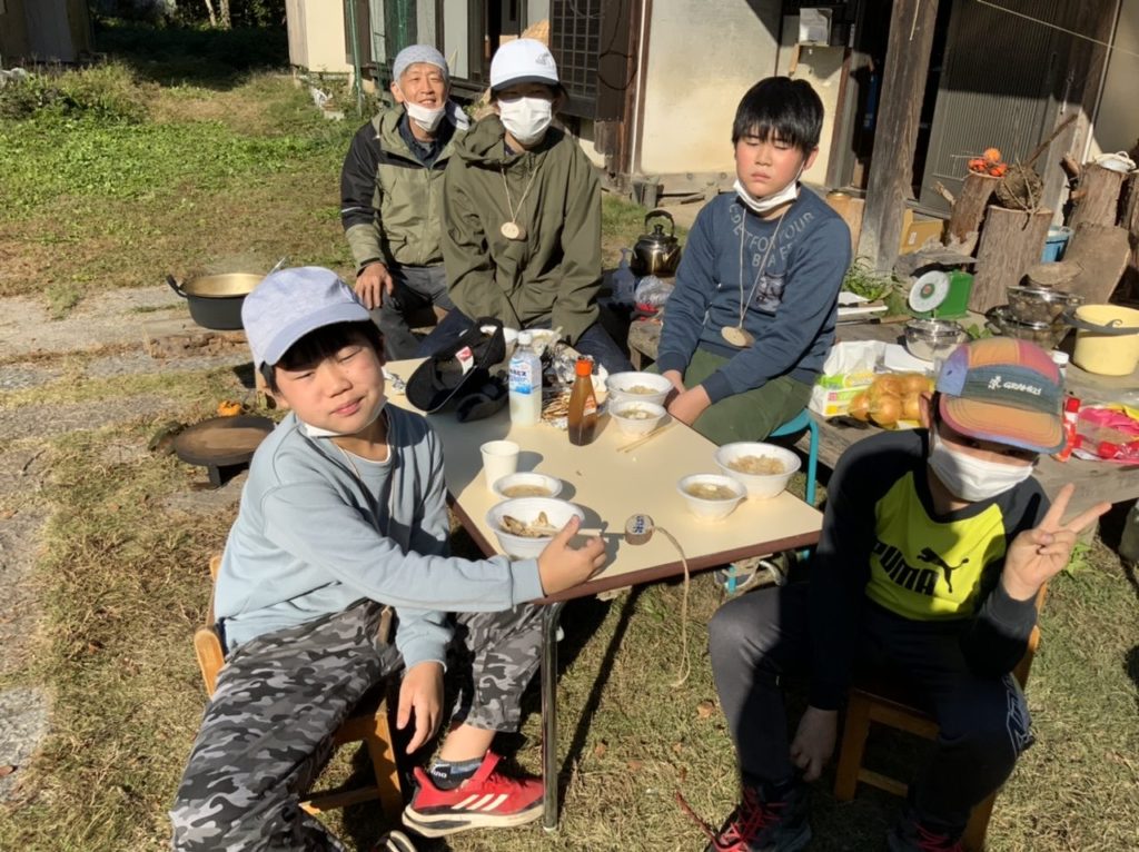 朝ご飯　お好み焼き　炊き込みご飯　味噌汁
