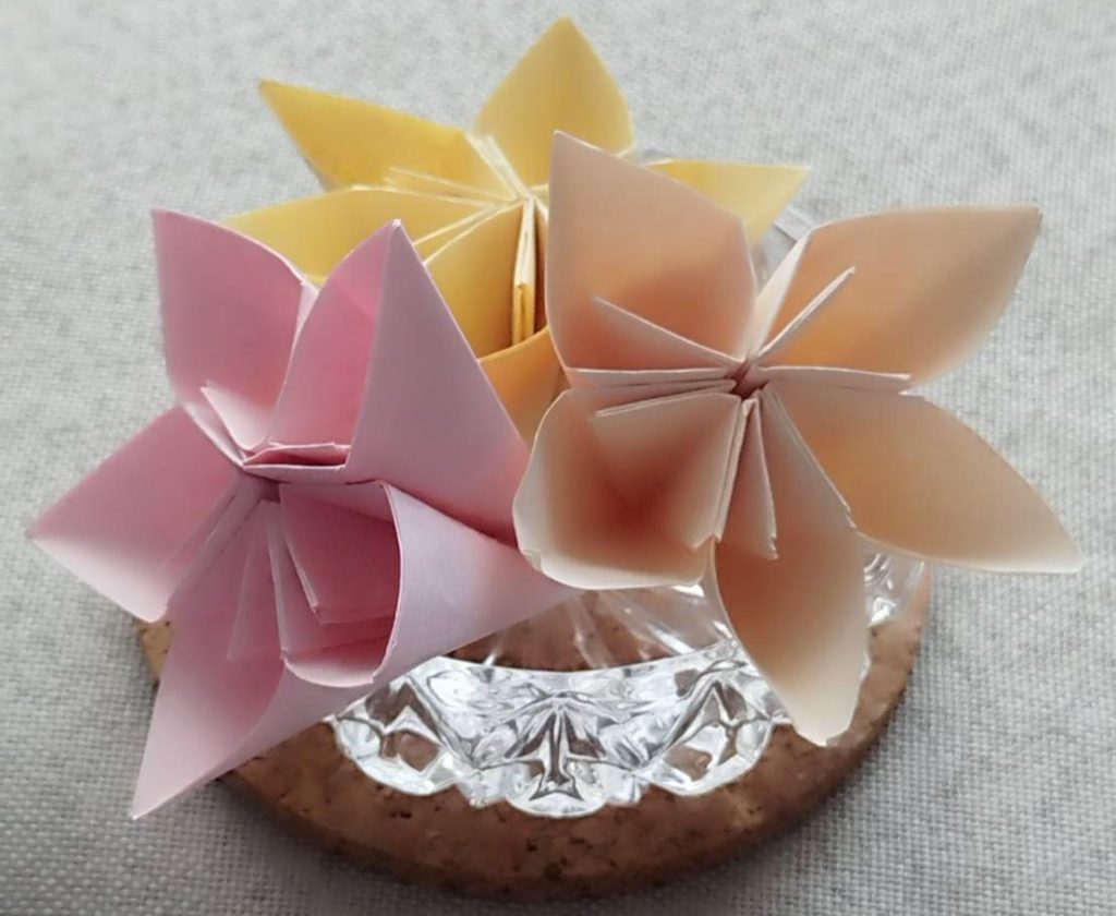 ちっちゃな花瓶の桜