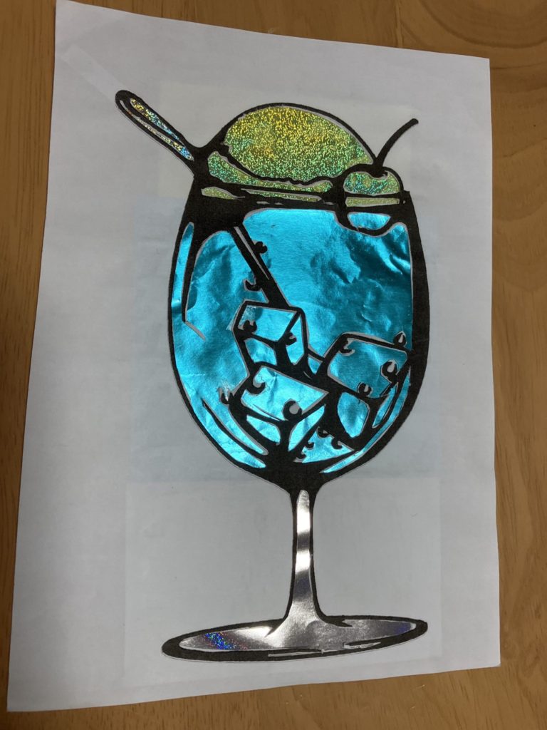 アイスが輝くクリームソーダ