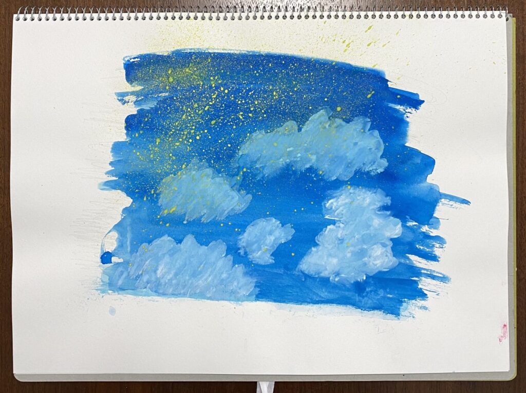 太陽の光が入った青空