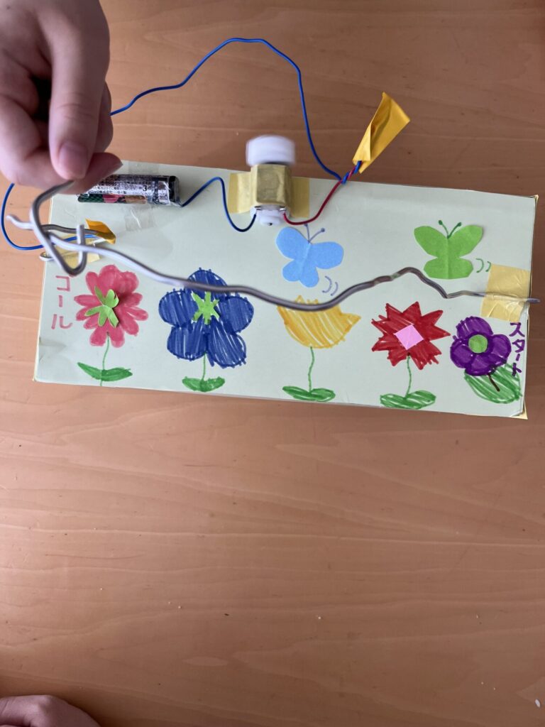 お花のふわふわめいろ