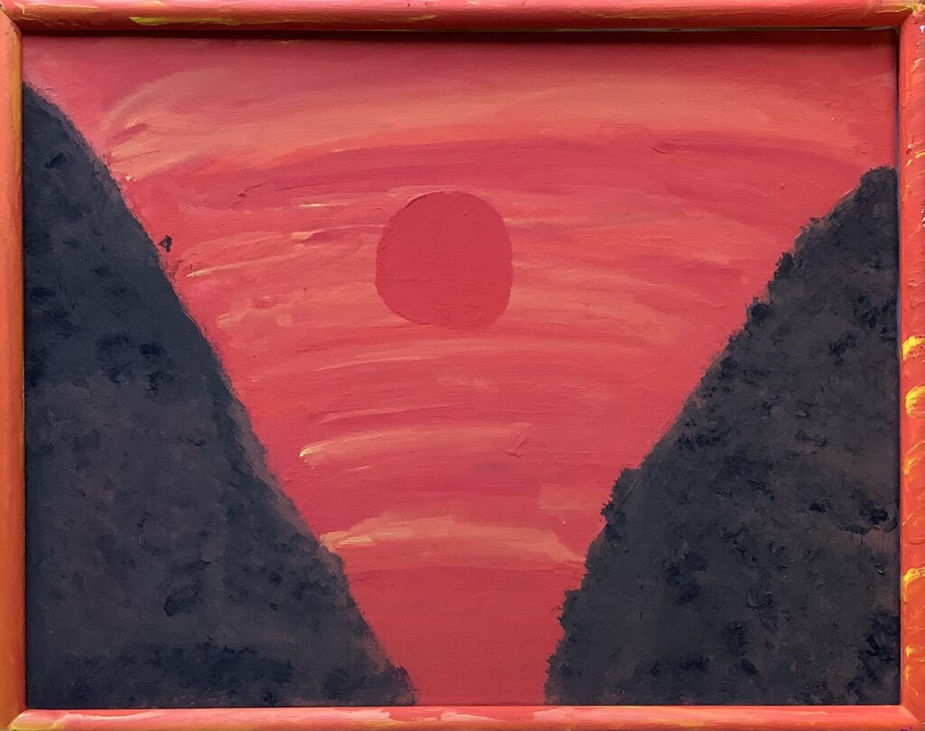 夕焼けの向こうの岩