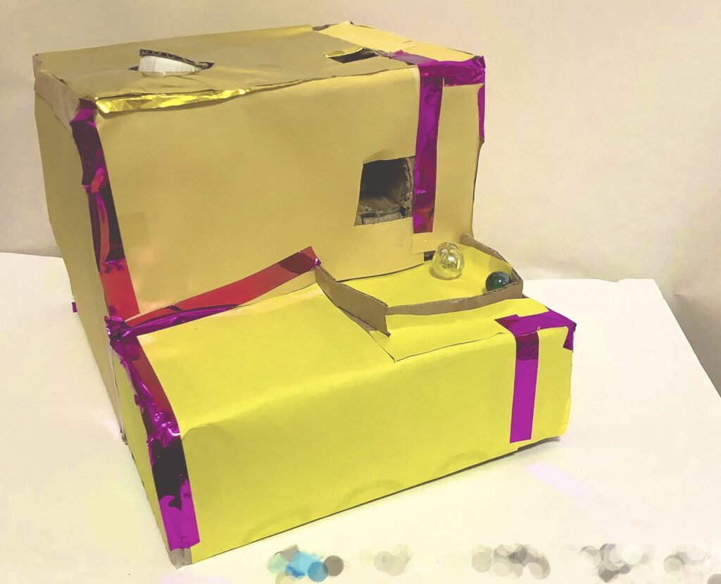 ボタンを押すと何か出てくる箱