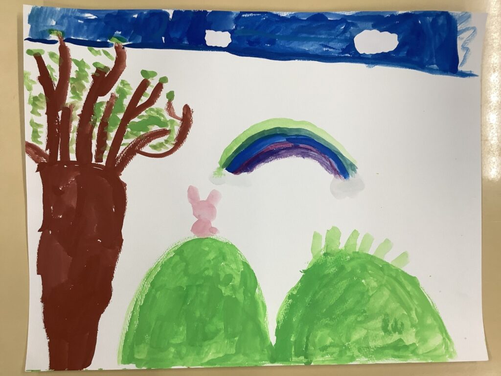 おやまのうえでにじをみてるうさぎ