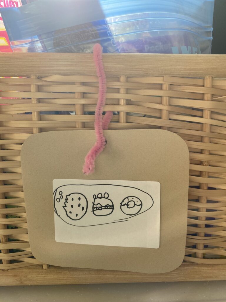 おやつのかんばん