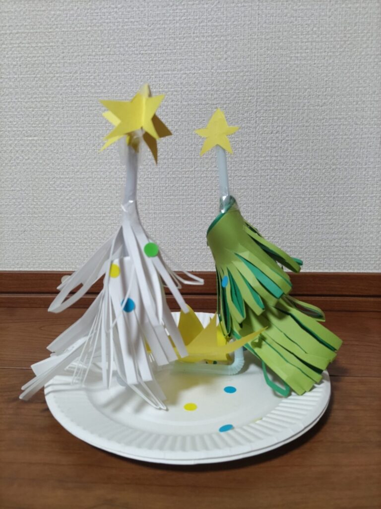 ペーパーフリルのクリスマスツリー