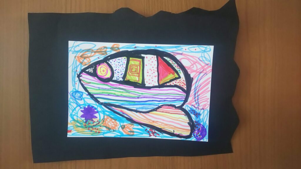 荒波に迫られる魚