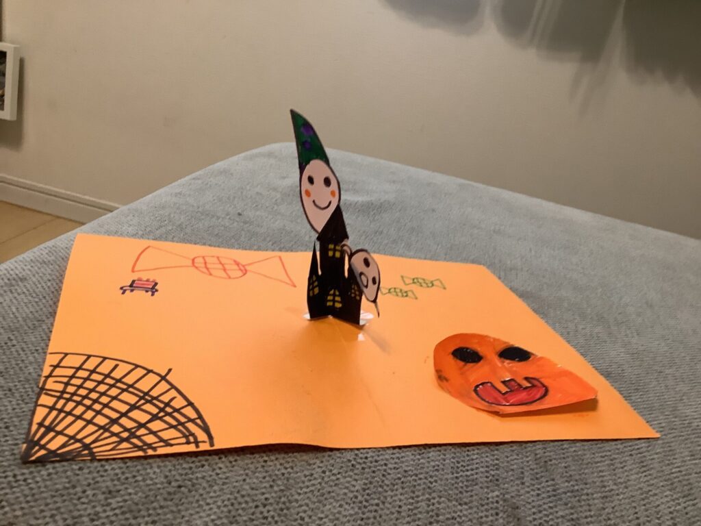 飛び出るお化け旅館