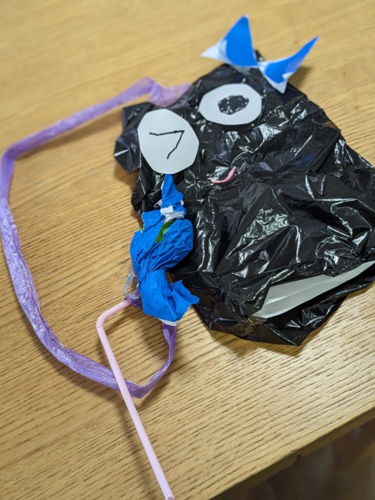 キャンディを持ったオバケちゃん