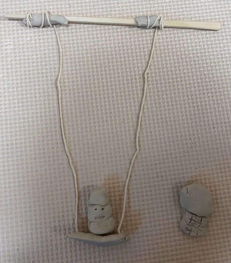 ブランコにゆきだるま、あとチョコレート