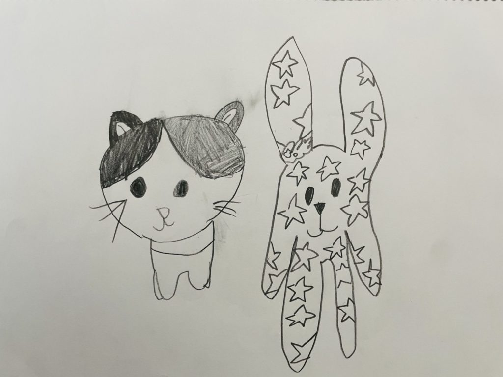 ぬいぐるみとティッシュと水筒