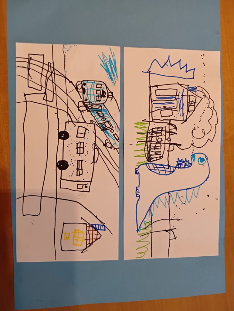 青い怪獣と青い電車